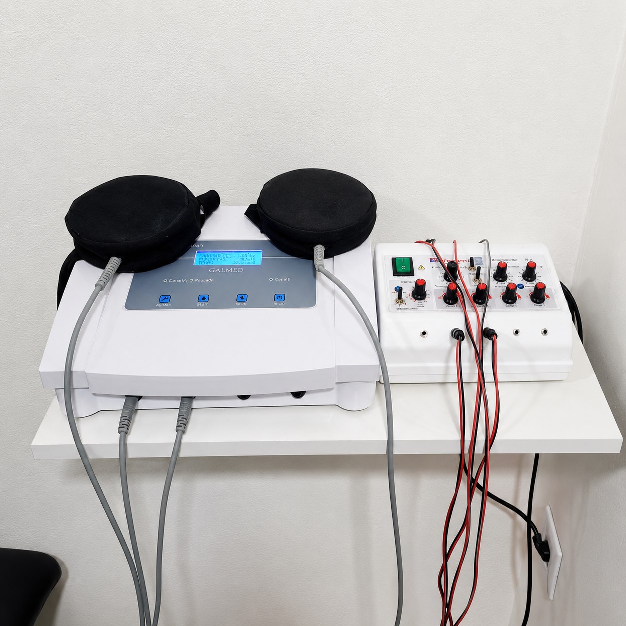 Equipos de magnetoterapia y electroanalgesia de Kareh